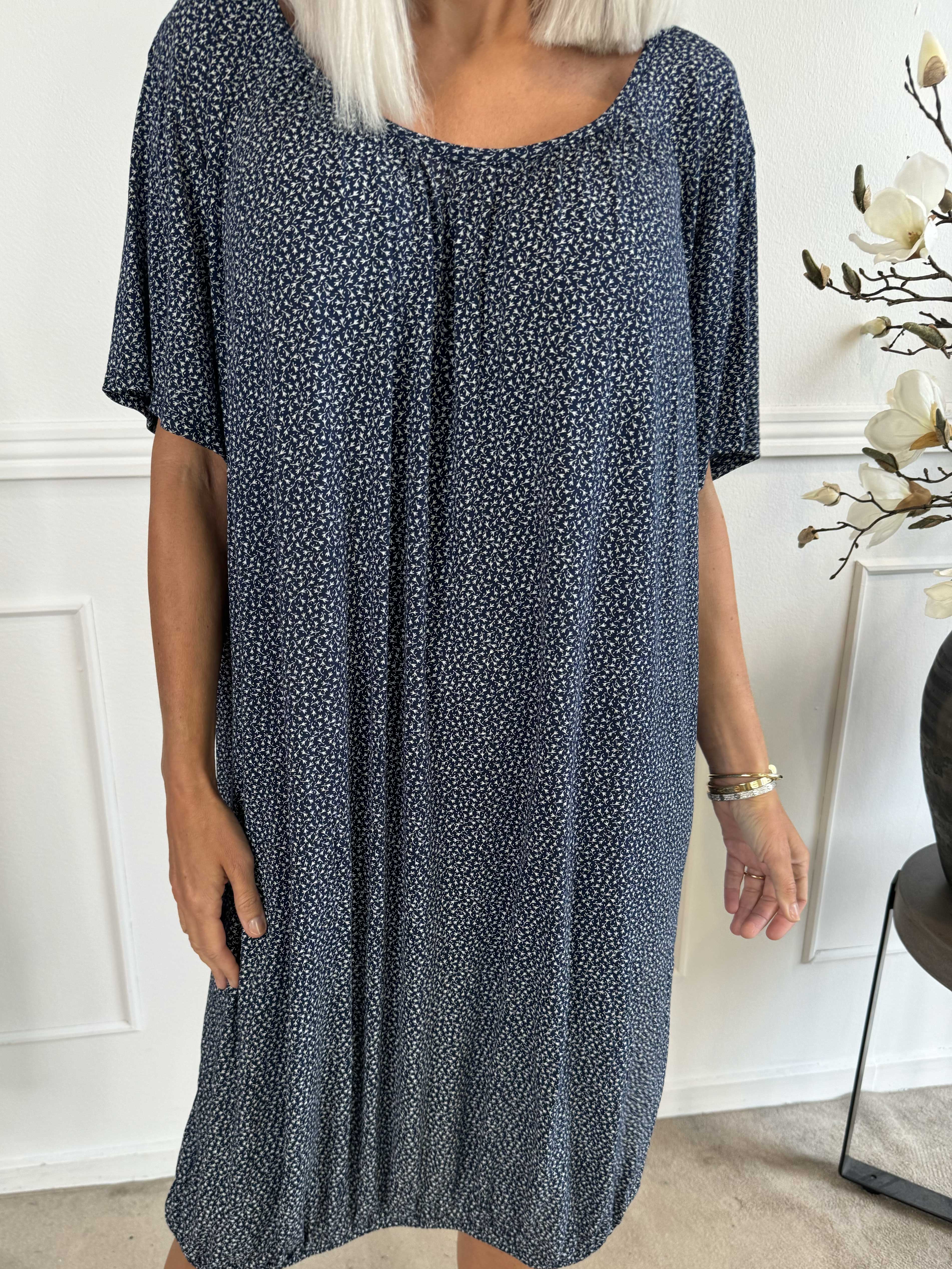Miracle Flower Dress - Kjole i viskose med elastik forneden